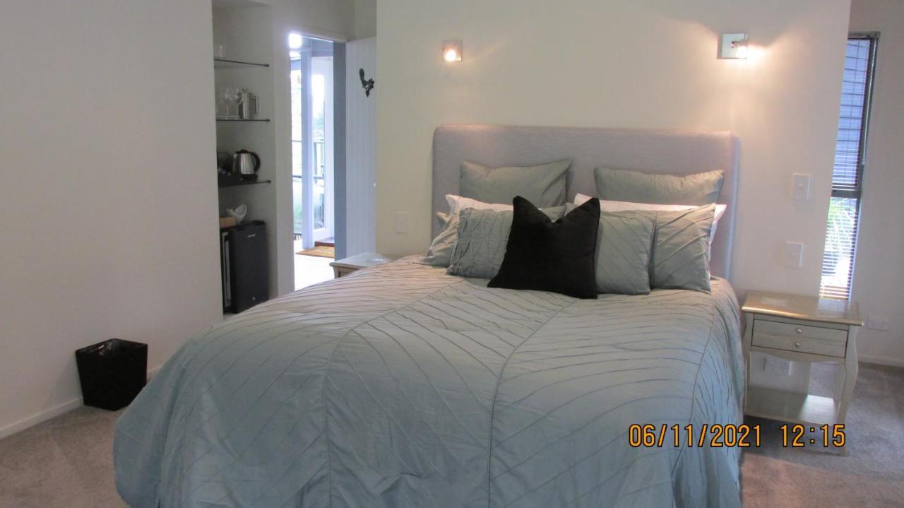 Fantail River Lodge Haruru Room photo